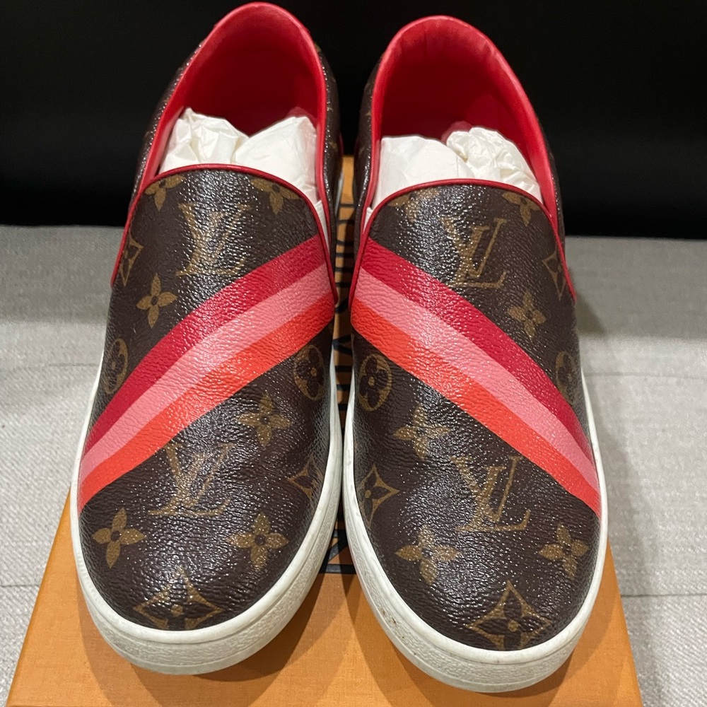 Lv authentic shoes size 38